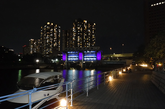 弊社天王洲ピアから臨む天王洲水門（東京都）